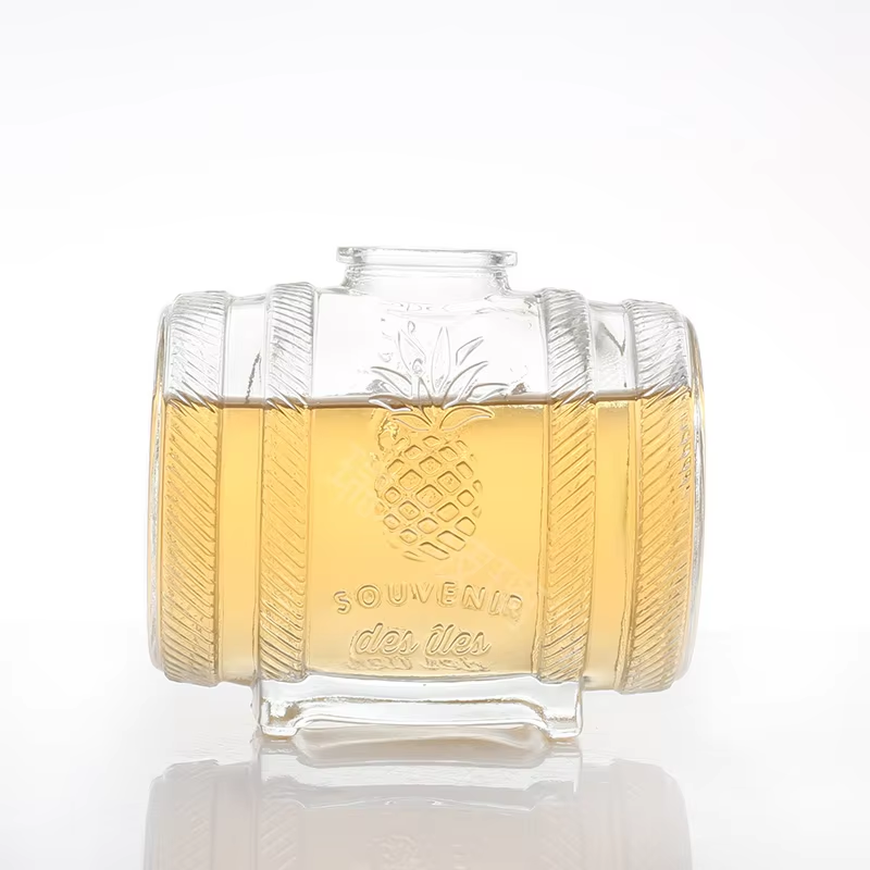 750ml Clear Glass Liquor Bottle Pyramid Base Design 1010g Weight For Premium Whiskey Beverage Branding 